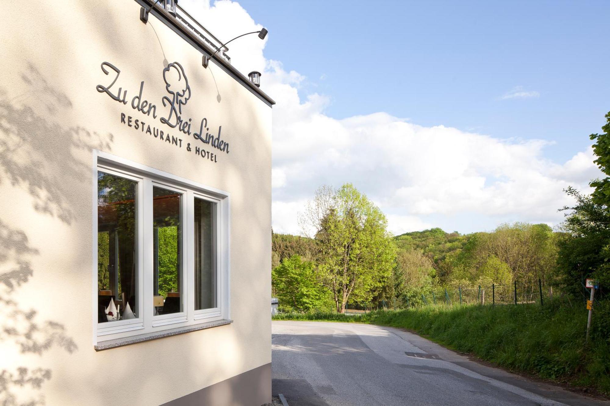 Zu Den Drei Linden Hotel Wermelskirchen Bagian luar foto