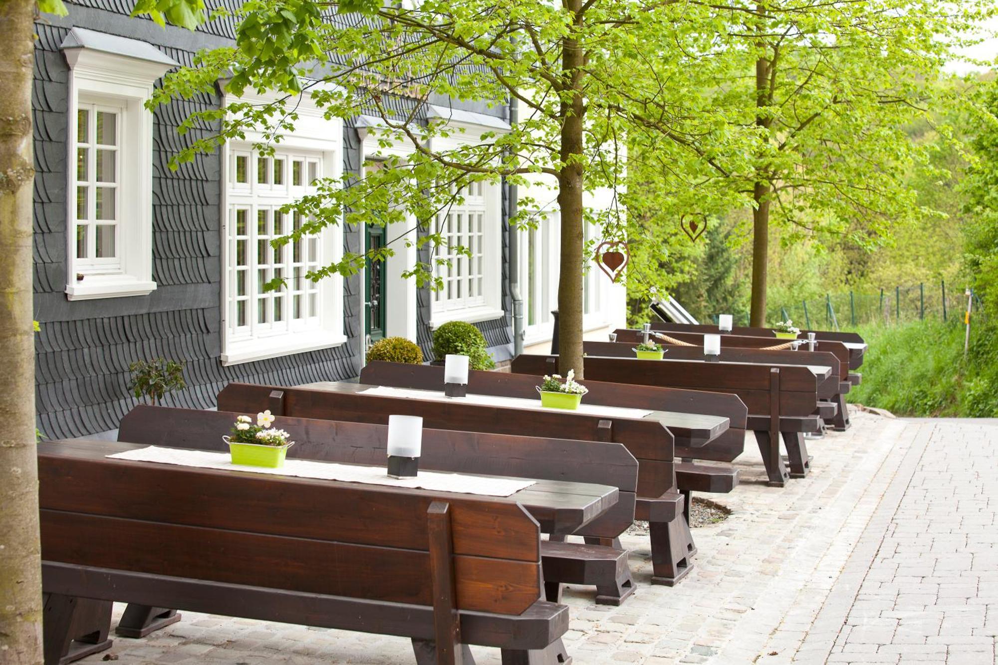 Zu Den Drei Linden Hotel Wermelskirchen Bagian luar foto