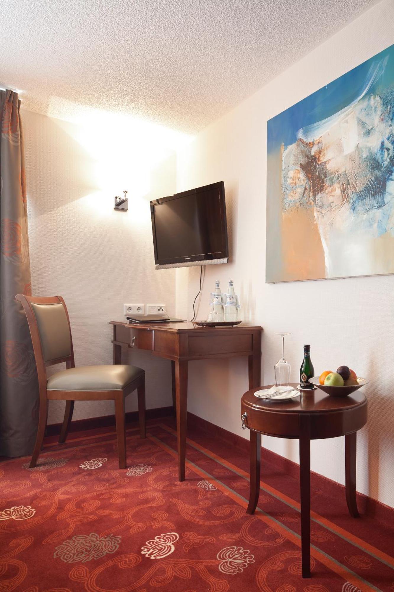Zu Den Drei Linden Hotel Wermelskirchen Bagian luar foto