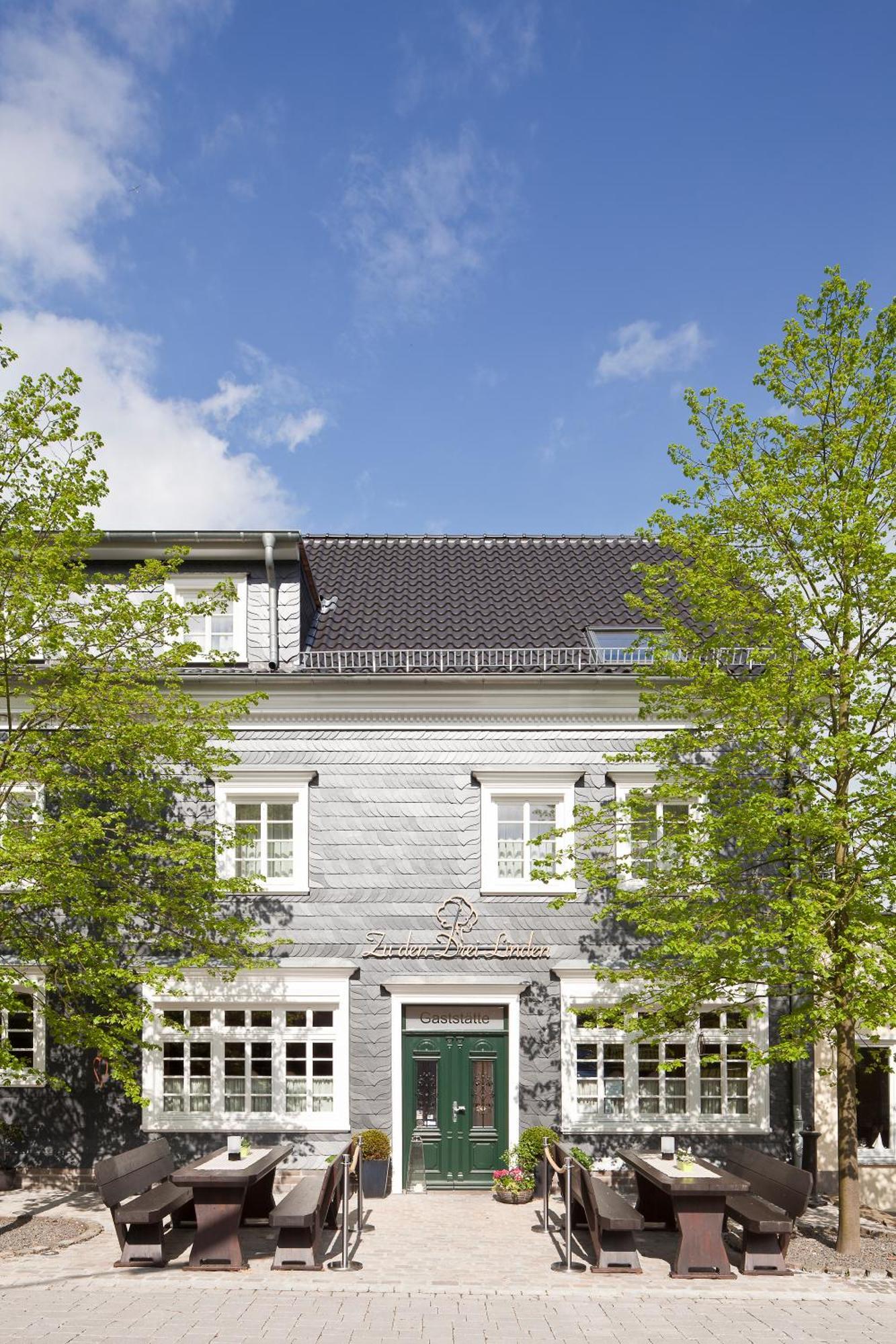 Zu Den Drei Linden Hotel Wermelskirchen Bagian luar foto