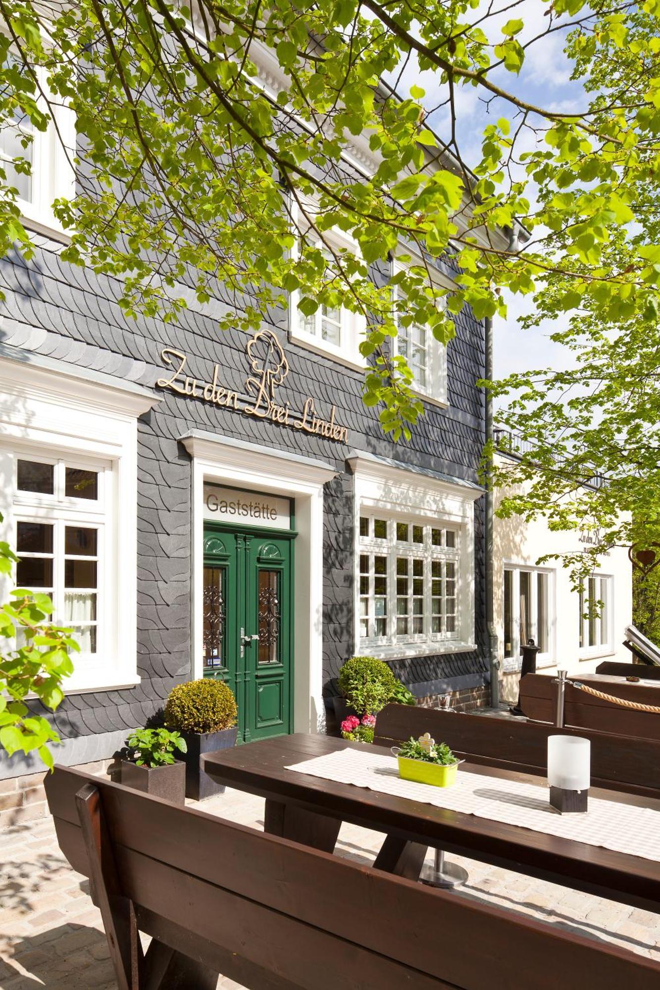 Zu Den Drei Linden Hotel Wermelskirchen Bagian luar foto